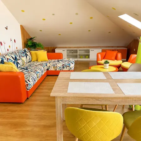 Cozy Mansard Apartment-steps From The Apartmán Sozopol